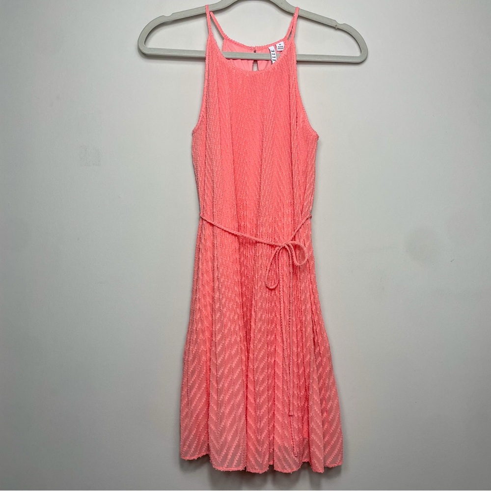 Elle peach flowy pleated tie waist dress, sleeveless, size XS